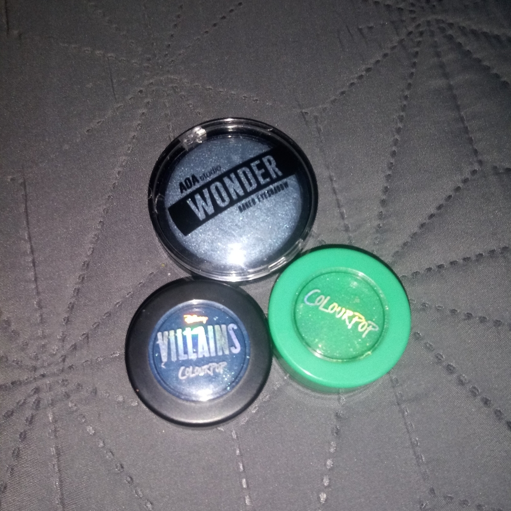 One single eyeshadow and two jelly much shadows